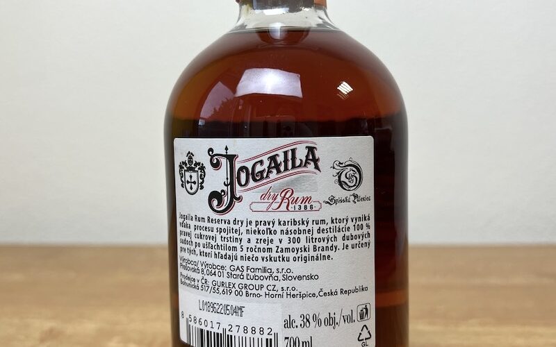 detail zadnej strany fľaše Jogaila Reserva Dry 38% rumu