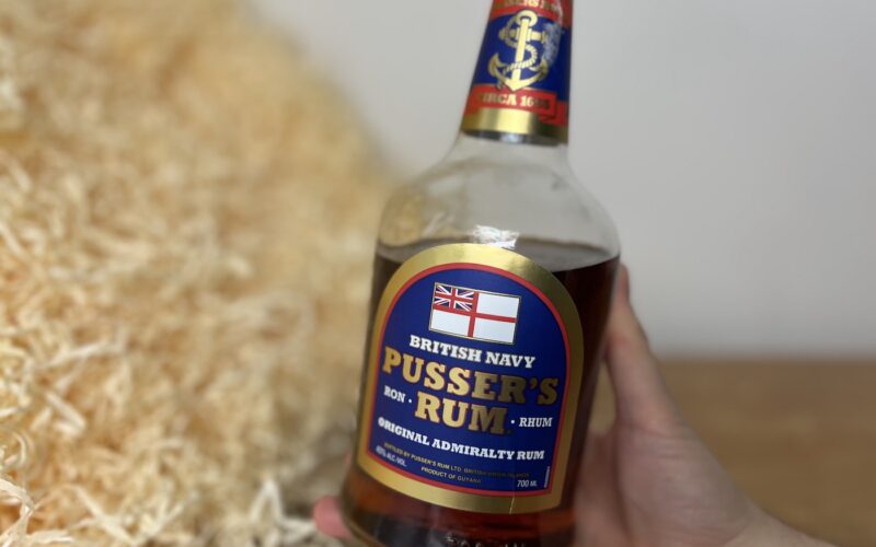 láhev Pusser's British Navy Admiralty Rum