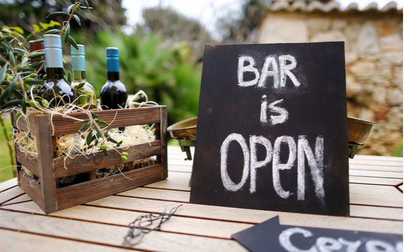 Bar je otvorený 