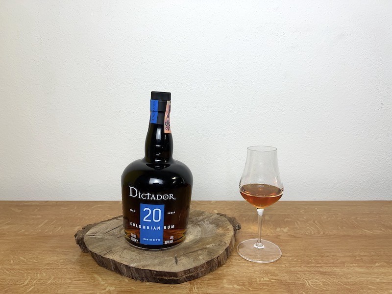 Dictador 20 y degustácia rumu