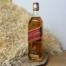 Johnnie Walker Red Label - fľaša na drevenom podnose