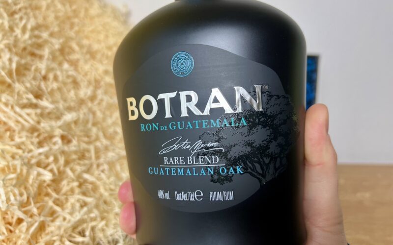 detail fľaše Botran Rare Blend Guatemalan Oak Limited Edition