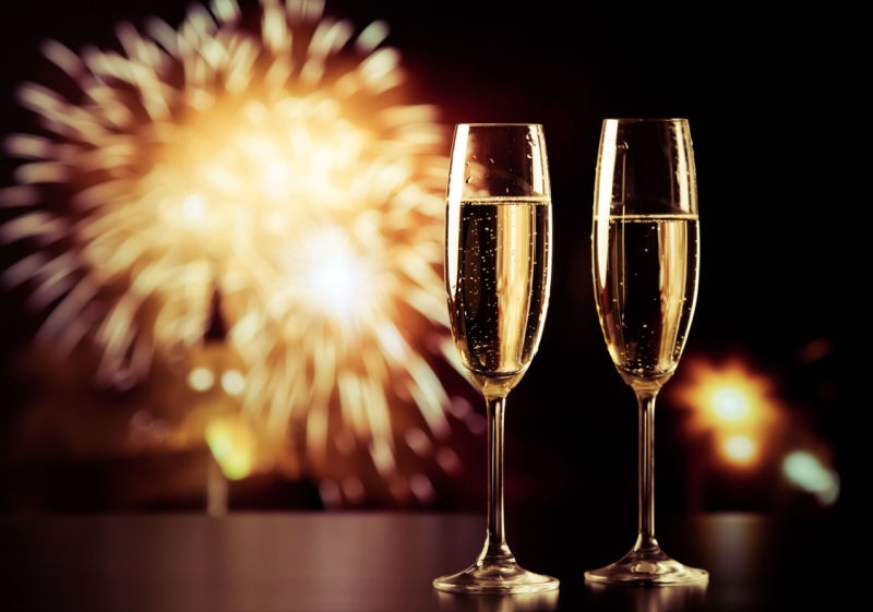 Prípitok - šampanské, sekt, prosecco, poháre, Nový rok