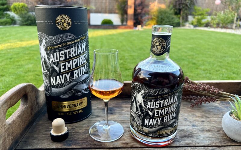 Austrian Empire Navy Anniversary rum v pohári