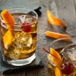 Pripravte si Bourbon Old Fashioned drink - ingrediencie + postup (5 minút)