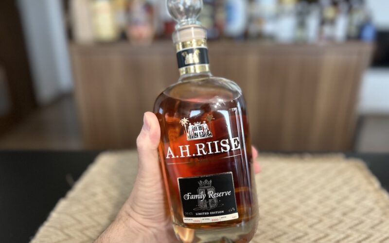 fľaša rumu A.H. Riise Family Reserve