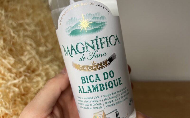 predná etiketa Cachaca Magnífica Bica do Alambique (detail)
