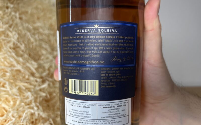 zadná etiketa na fľaši Cachaca Magnífica Reserva Soleira