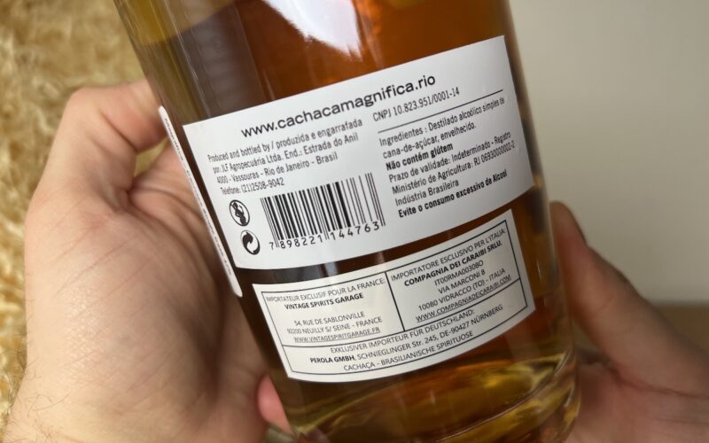 detail zadnej etikety Cachaca Magnífica Single Cask