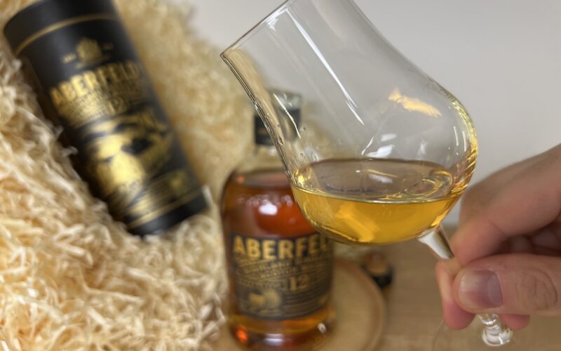 Aberfeldy 12 yo - škótska whisky v pohári
