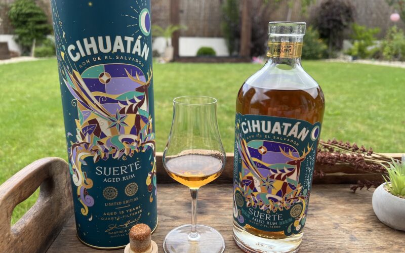 Cihuatan Suerte - rum v pohári
