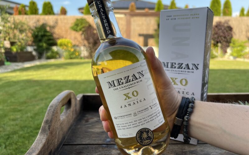 Mezan XO Jamaica detail fľaše