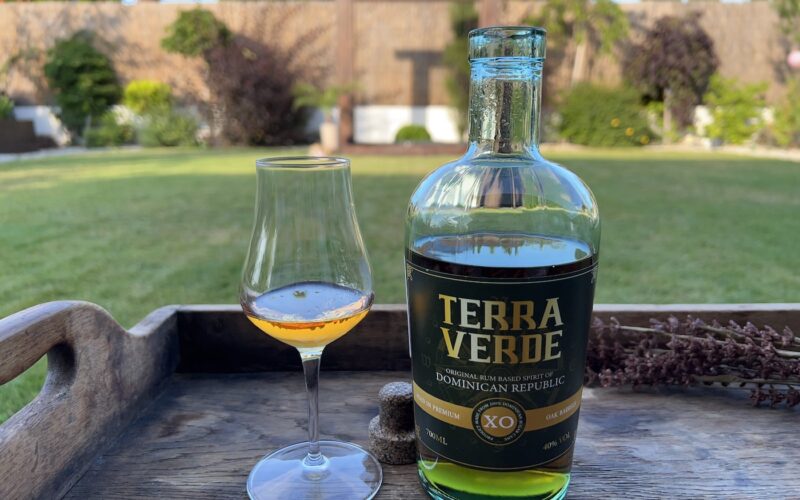 Terra Verde XO rum v pohári