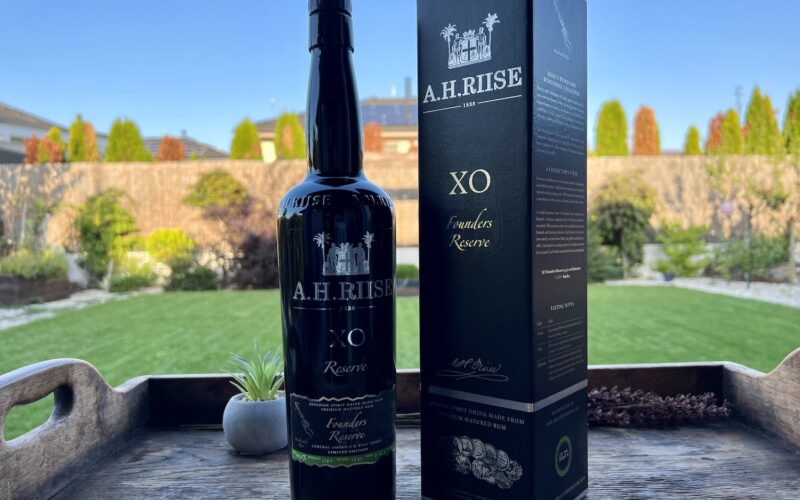 A.H. Riise XO Founder's Reserve Batch 6 - fľaša a kartón
