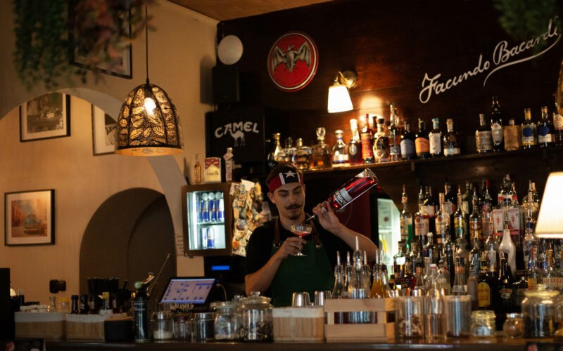 hemingway bar Nitra, ochutnávka rumov AlkoTip