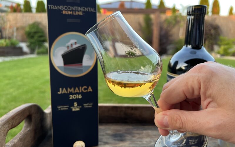 Transcontinental Rum Line Jamaica 2016 rum v pohári
