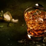 Godfather - recept na elegantný drink z whisky a amaretta (1 minúta)