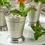 Mint Julep - recept na tradičný americký kokteil s bourbonom a mätou (5 minút)