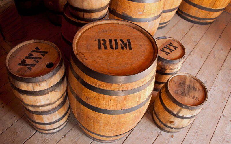 Sudy s rumom na pirátskej lodi